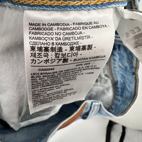 LEVI'S  Ribcage Raw Hem Light Wash Denim Shorts // 29 - Picture 12 of 14
